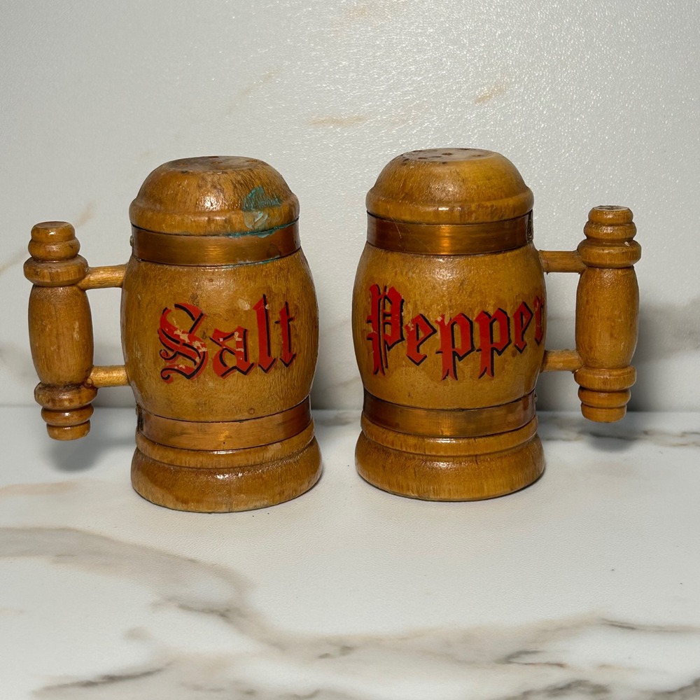 Vintage Wooden Beer Stein Salt and Pepper Shakers Set Rustic Barrel Bar Tavern